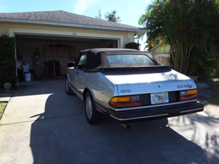 Illustration for article titled Would You Go For This Restored 1986 Saab 900 Turbo Ragtop For $20,000?